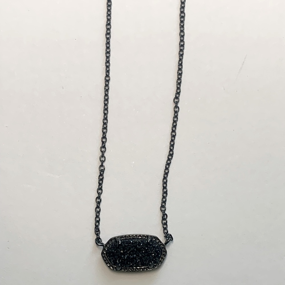 Kendra Scott necklace